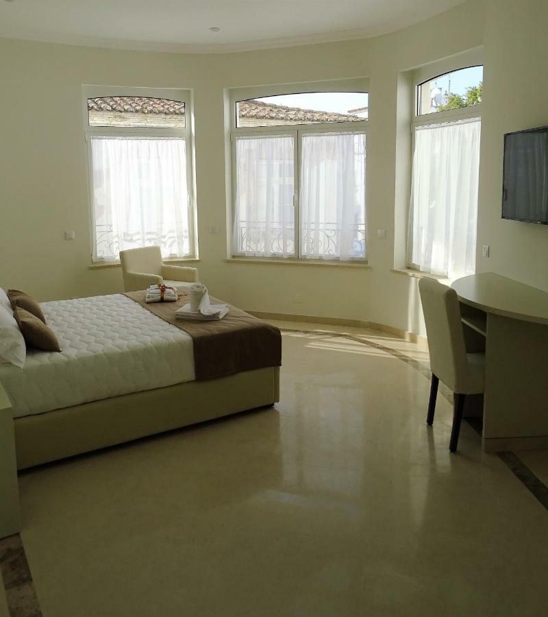 Bowen, Luxury Suites Лагуш Екстер'єр фото