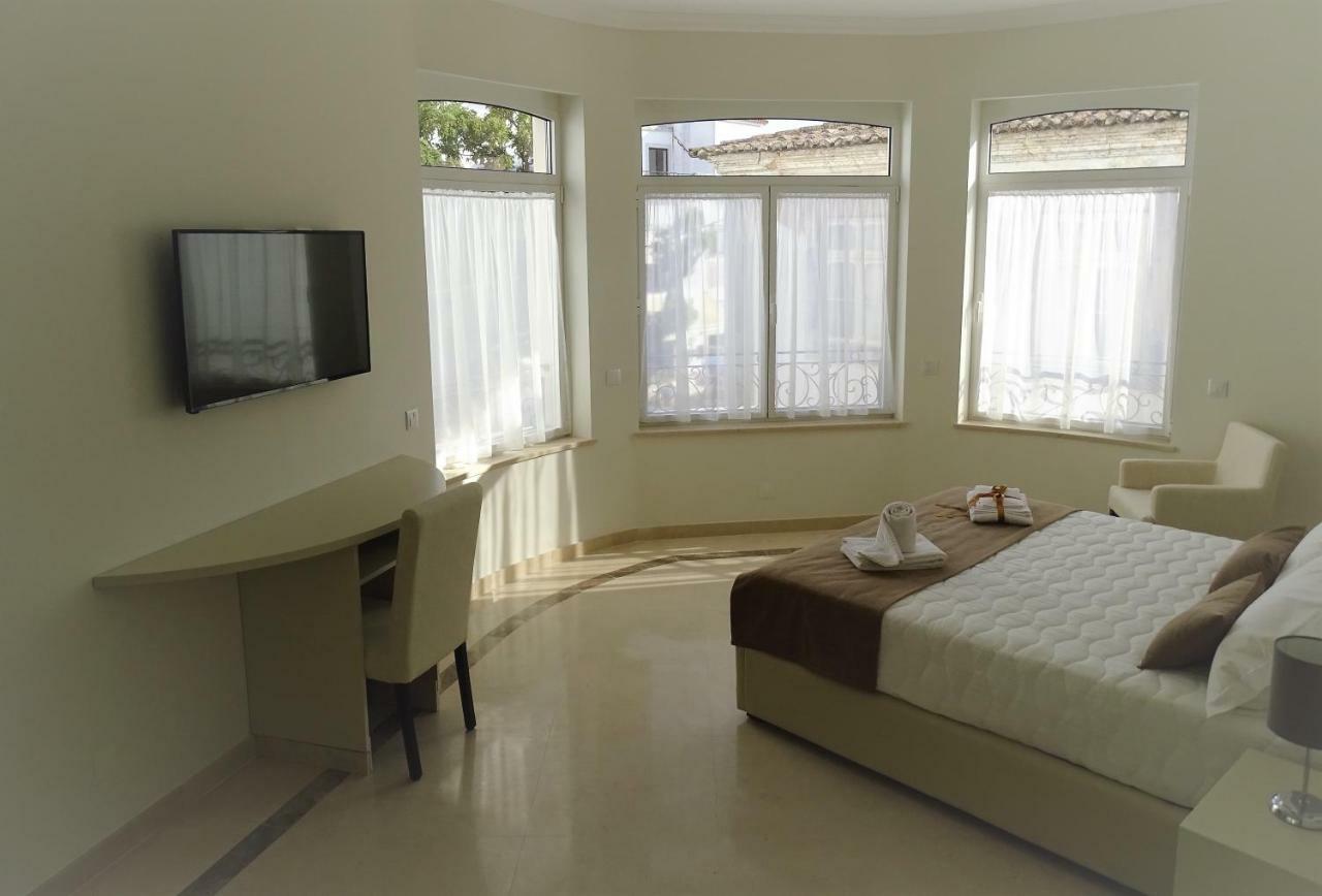 Bowen, Luxury Suites Лагуш Екстер'єр фото